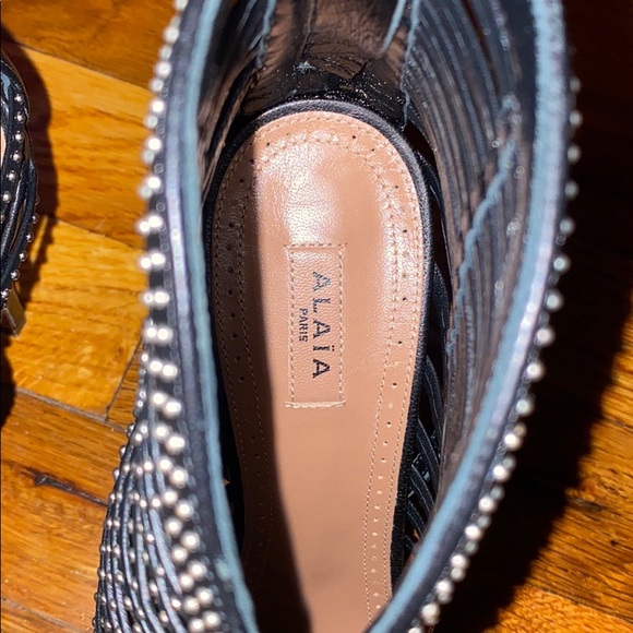 ALAIA STUDDED ANKLE BOOTS - Picture 5 of 8